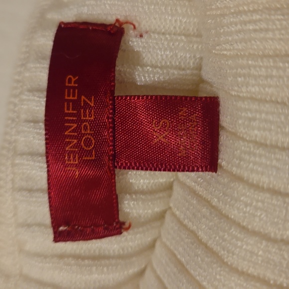 Jennifer Lopez White Sweater - Picture 2 of 3